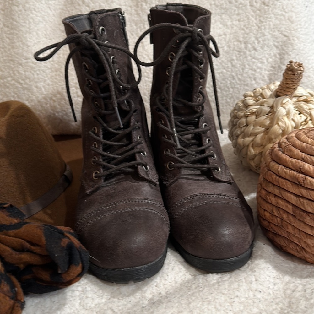 EXPRESS | Brown Lace Up Booties | 6 - Picture 2 of 7